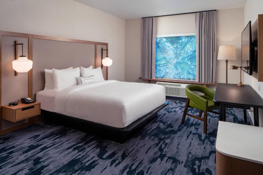 Guest Room, 1 King interior